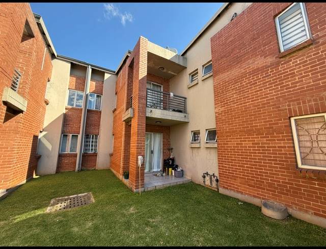 2 BEDROOM APARTMENT FOR SALE IN KEMPTON PARK CENTRAL